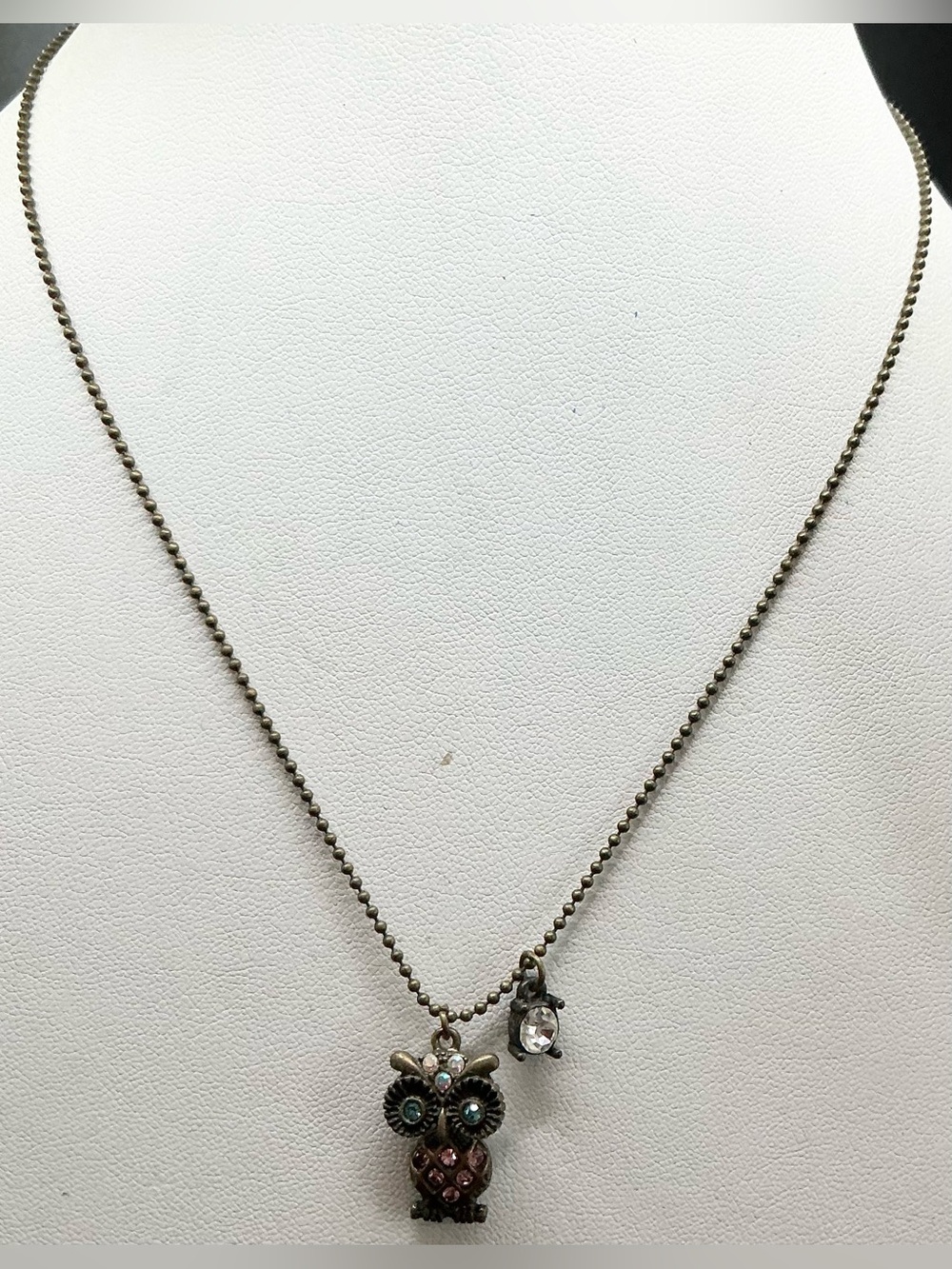 VINTAGE BETSEY JOHNSON DAINTY RHINESTONE OWL PENDANT LIGHT GREY GOLDTONE